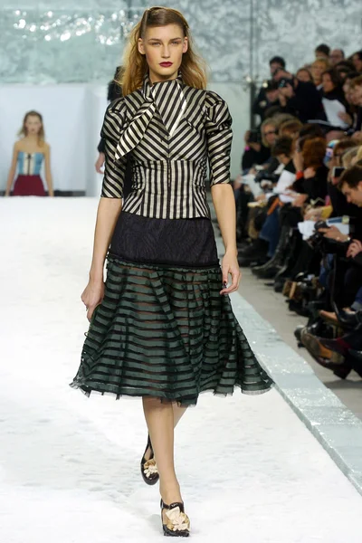 Look 18